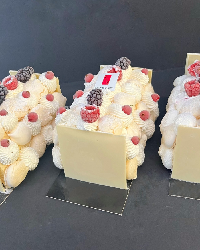 Bûche Glacée Vacherin (Vanille Fruits Rouges) 6 pers