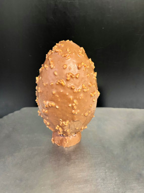 Oeuf maxi chocolat au lait avec glaçage amandes